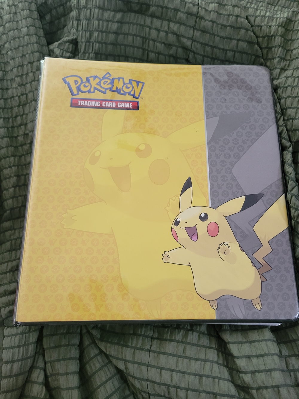 Trading Card Game Pikachu Binder – Yellow